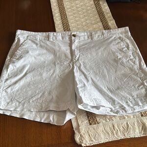 Classic White Old Navy  Shorts woman’s 18